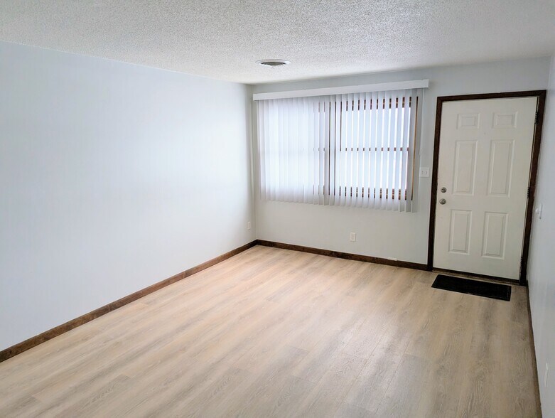 Building Photo - 182 3rd Ave