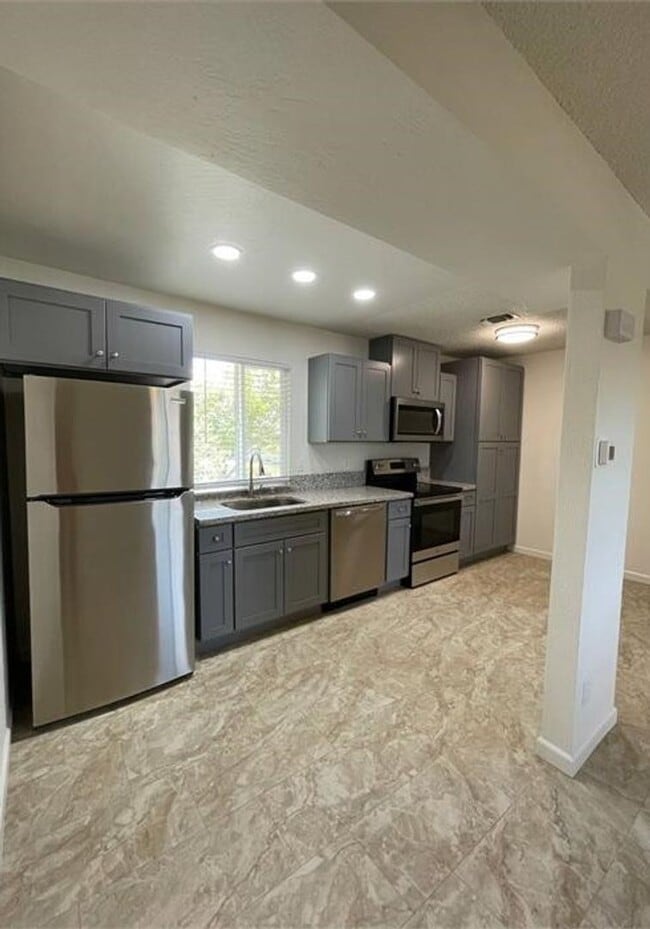 Building Photo - 205 N Mariposa St