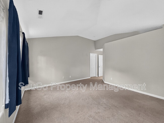 Building Photo - 5605 NE Caddis Dr