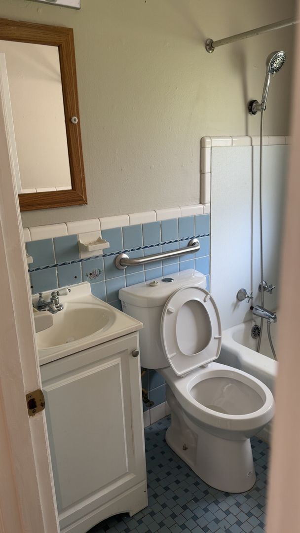 Building Photo - Delightful 2-bedroom, 1-bathroom single-fa...