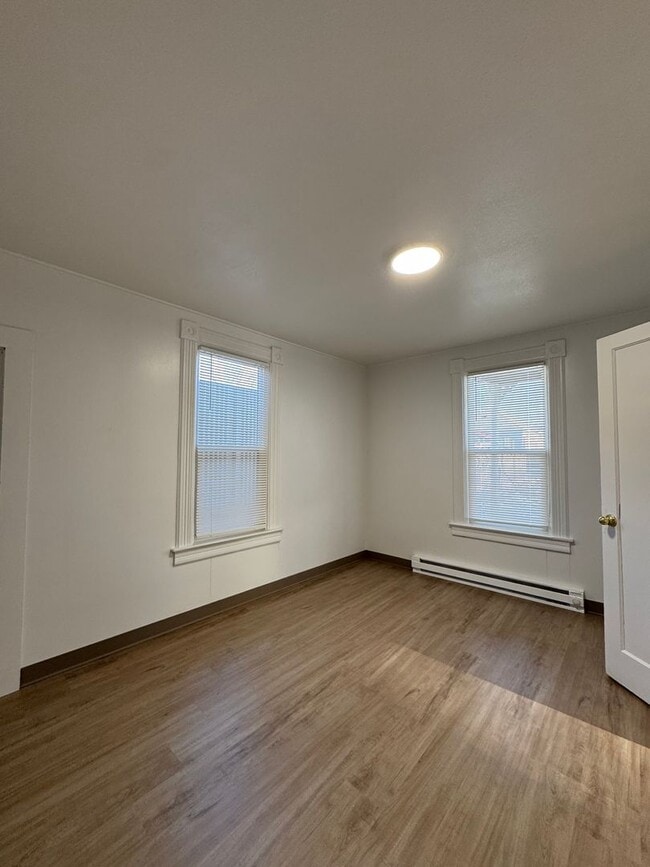 Building Photo - Remodeled 2-Bedroom Home on Oversized Lot