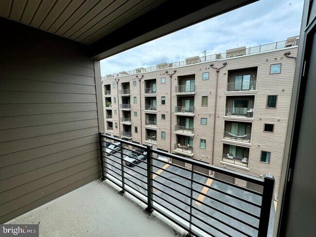 Building Photo - 906 Lakeview Ct