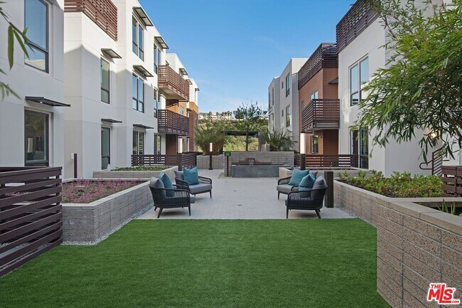 Building Photo - 6030 Seabluff Dr