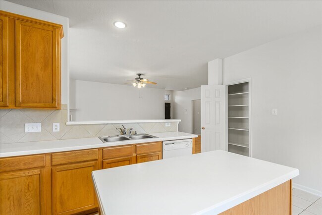 Building Photo - 20214 Sendera Oaks Ln