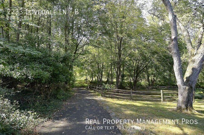 Building Photo - 2233 Lovedale Ln