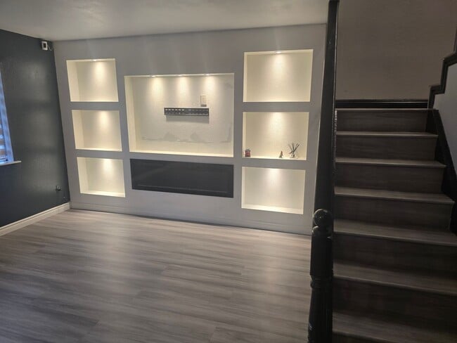 Building Photo - Beautiful Townhome for Rent