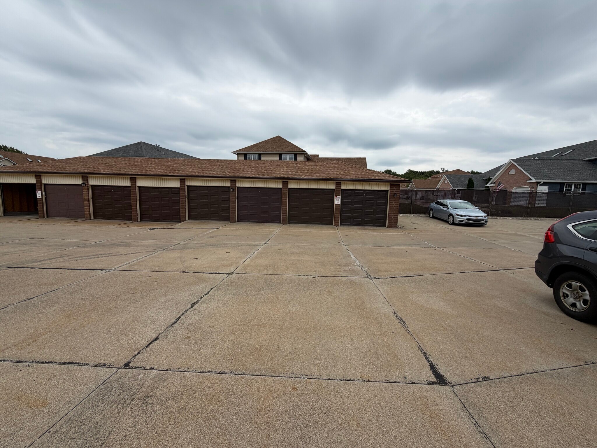 Building Photo - 8595 Scenicview Dr