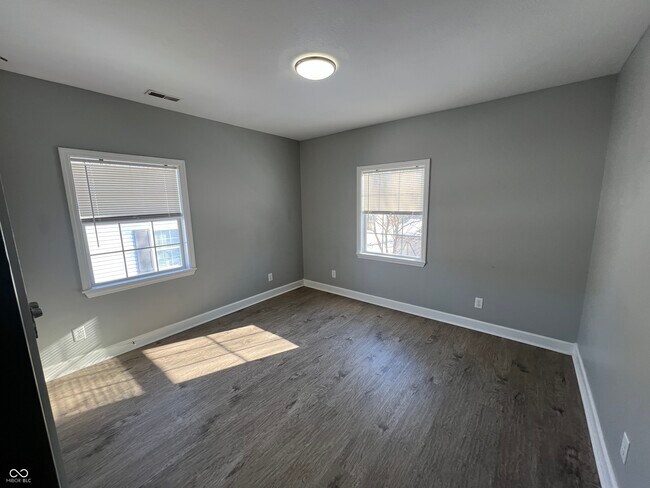 Building Photo - 5343 S Linwood Ave