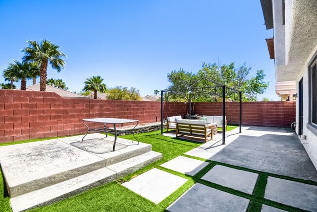 Building Photo - Rare 5 Bdrm home in the Ladera community of Summerlin!