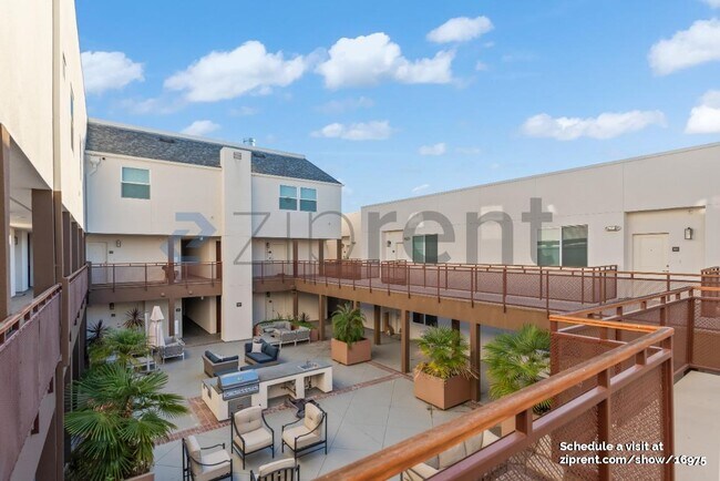 Building Photo - 1048 Monroe St