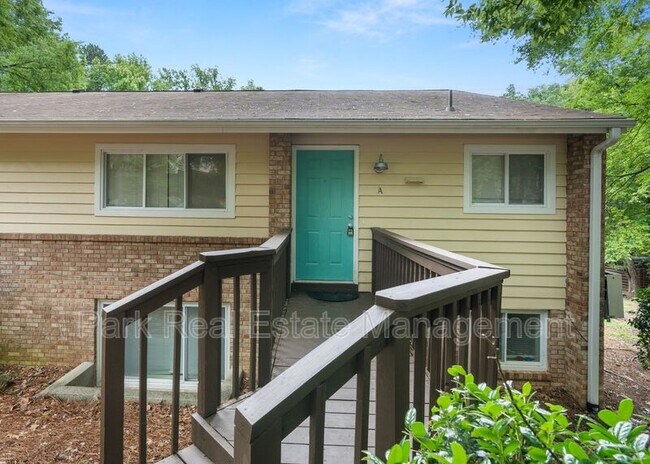 Building Photo - 201 Howell St