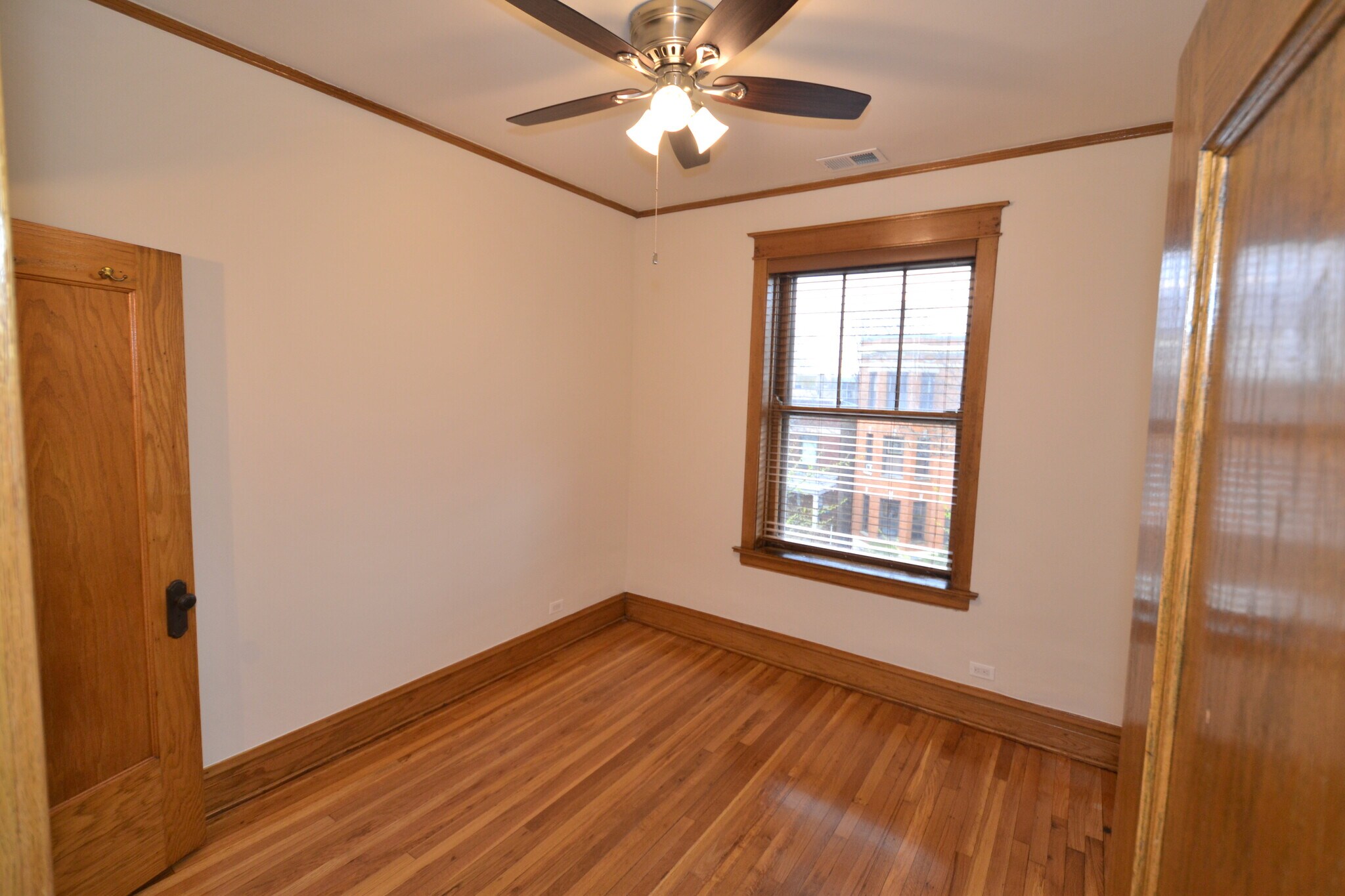 Building Photo - 3767 N Lakewood Ave