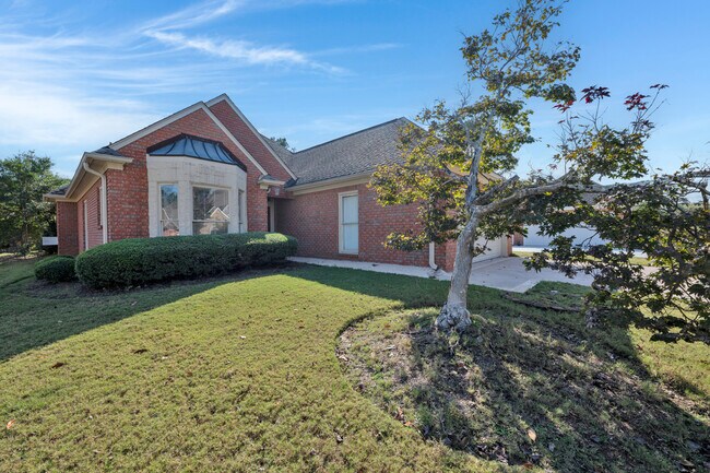 Building Photo - 310 Willow Crest Ln