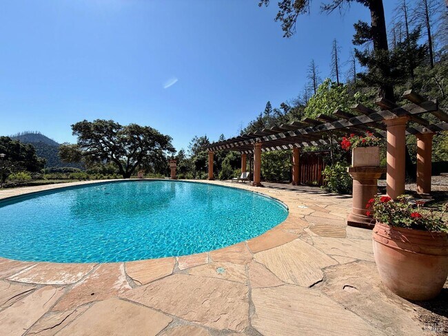 Building Photo - 321 Dutch Henry Canyon Rd