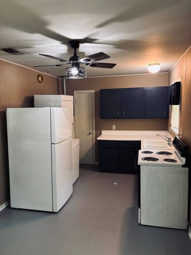 Building Photo - 3441 Little Cypress Dr