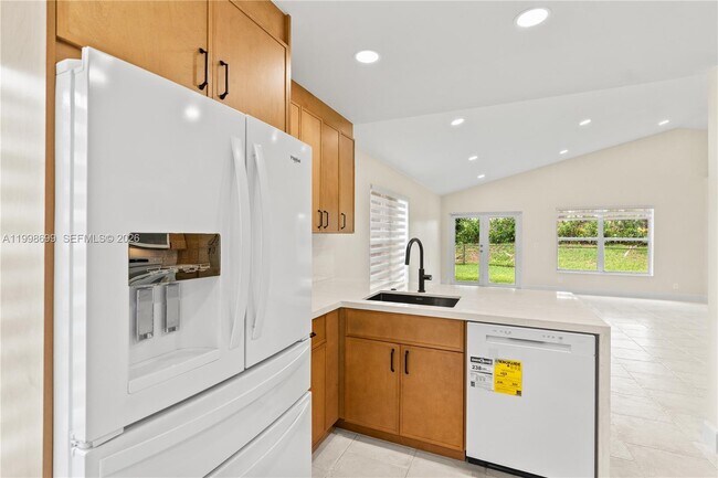 Building Photo - 9081 Lake Park Cir N