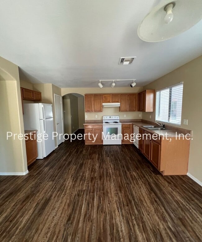 Building Photo - Don't Miss Out On This Southeast Gem!