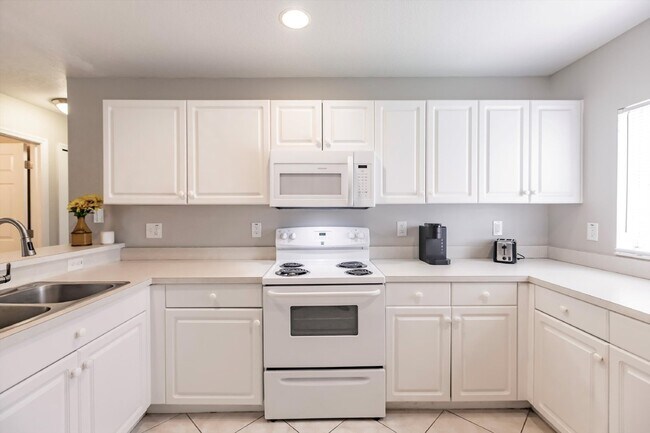 Building Photo - "Charming 3-Bedroom Home with 2 Full Baths and Spacious 2537 Sq Ft in North Port, FL!"