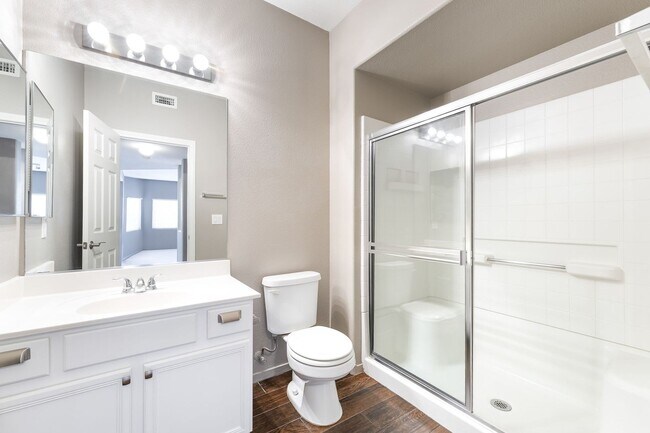 Building Photo - Remodeled 2-Bed, 2-Bath Second-Floor Unit ...