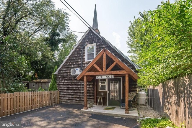 Building Photo - 808 Monroe Ave