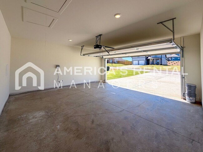 Building Photo - Modern Single Level Living at Havenridge! Sign a 13-month lease by 5/15/2026 and receive a leasin...