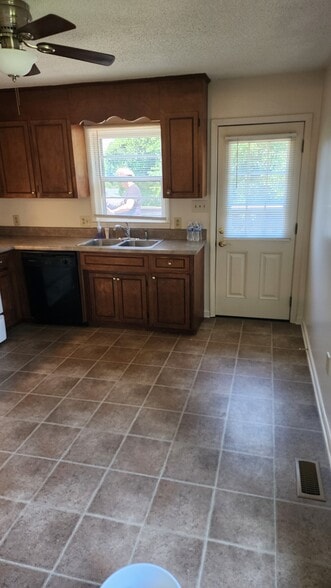 Side door to deck - 115 Hunter Dr