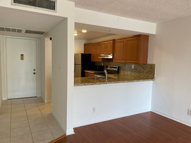 Building Photo - 11 Royal Palm Way