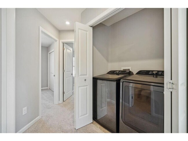 Building Photo - 6993 Huckleberry Dr