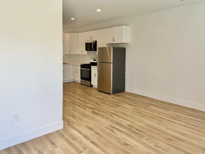 Building Photo - 6991 Del Rosa Ave