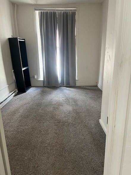 Bedroom - 158 W Jackson St