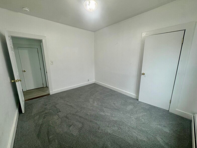 Building Photo - 61 John St