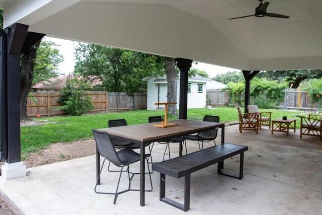 Building Photo - 9802 Kendal Dr