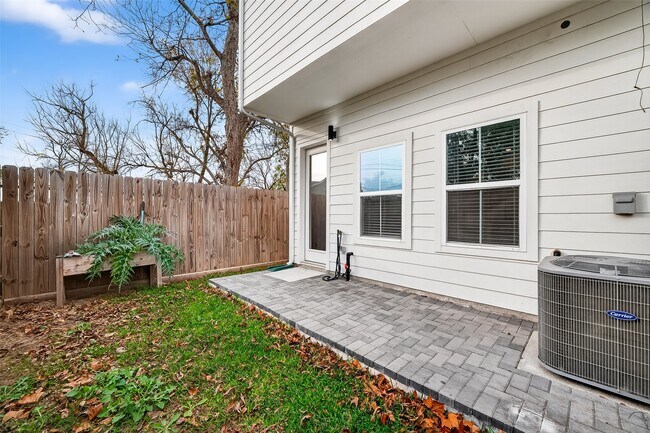 Building Photo - 314 Neyland St