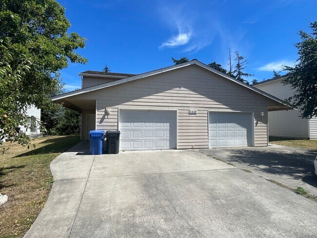 Building Photo - Schell (1410 NW Falls Creek Loop)