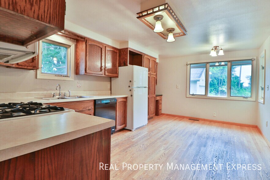 Primary Photo - 3 Bedroom Acreage in Southeast Sioux Falls