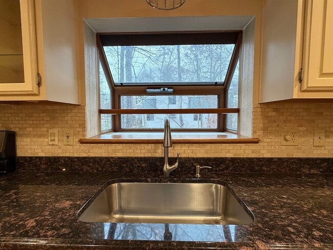 Building Photo - 17 Bayberry Dr