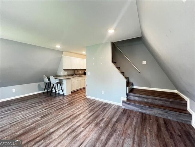 Building Photo - 351 Valley View Cir SE