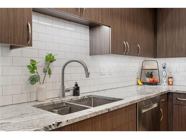 Building Photo - 740 Portland Ave