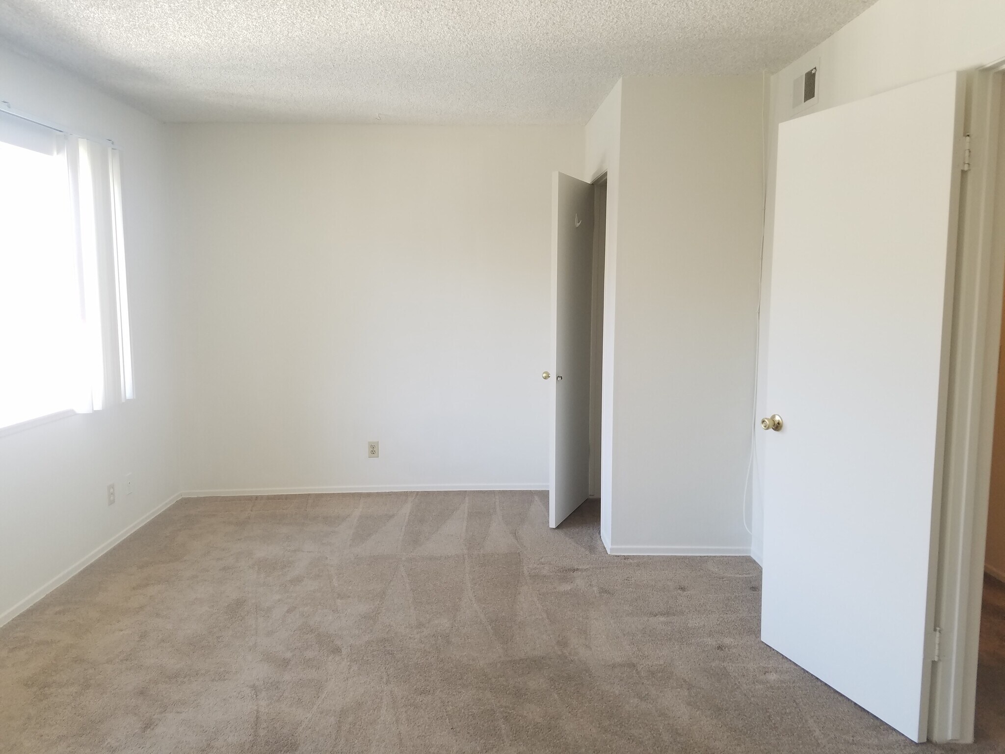 2nd bedroom - 725 Windwood Dr