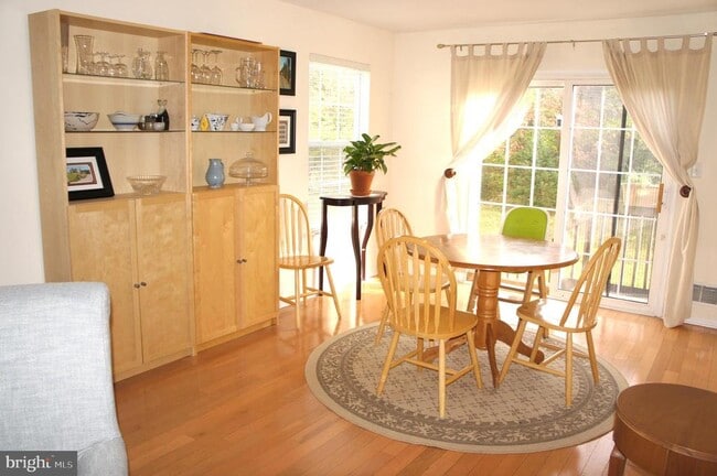 Building Photo - 30 Richards Rd