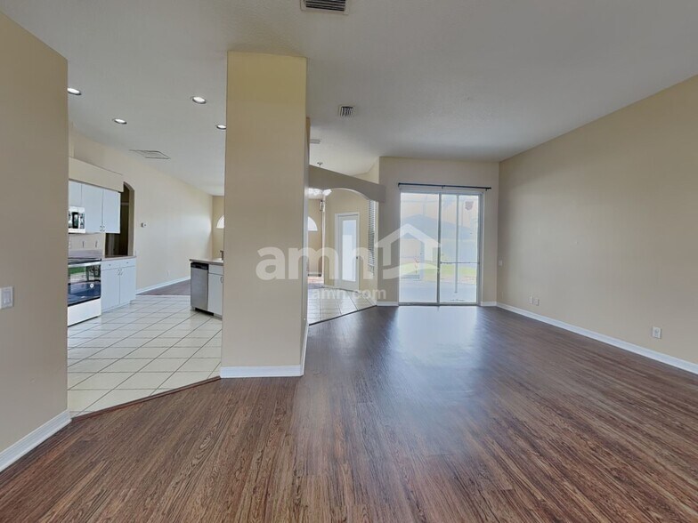 Building Photo - 4817 76th Ct E