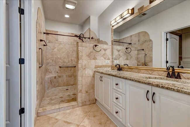 Building Photo - 1033 Pinehurst Dr