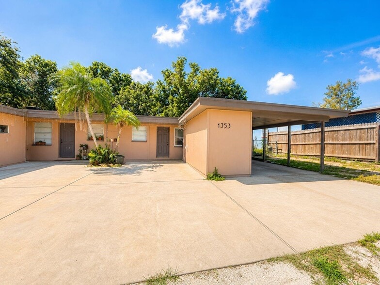 Building Photo - 1353 Lakeview Rd