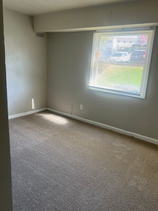 Building Photo - 2 Bedroom 2 Bath Condo