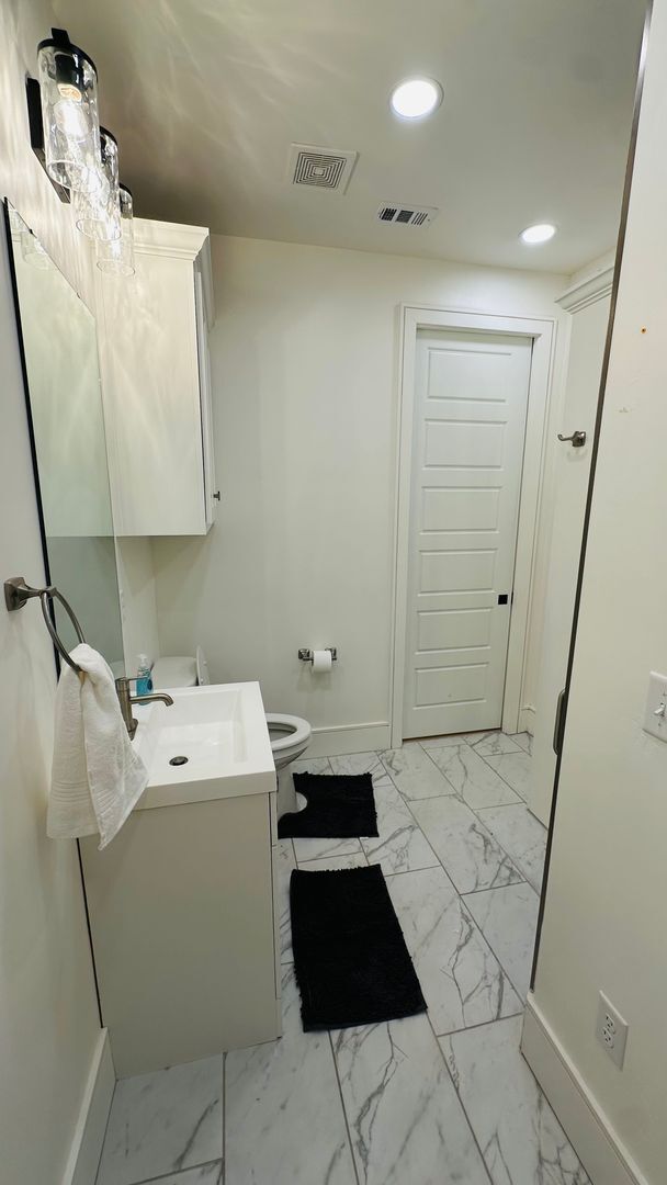 Building Photo - 4506 S Rocking Chair Ln