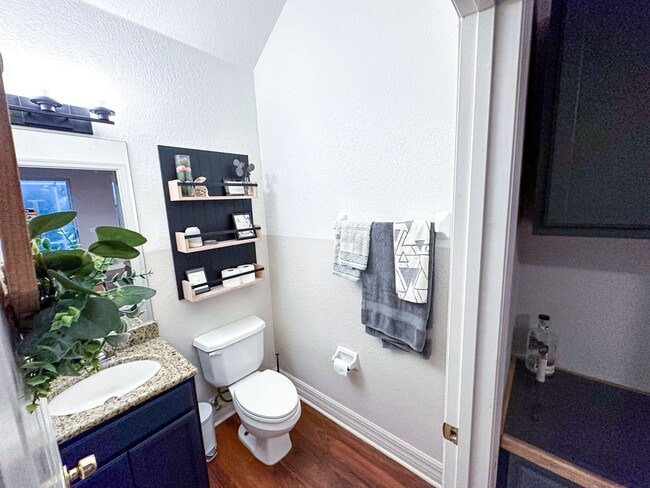 Building Photo - 3 Bed/ 2.5 Bath Pet Friendly Home!
