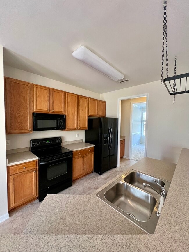 Building Photo - 539 Village Loop