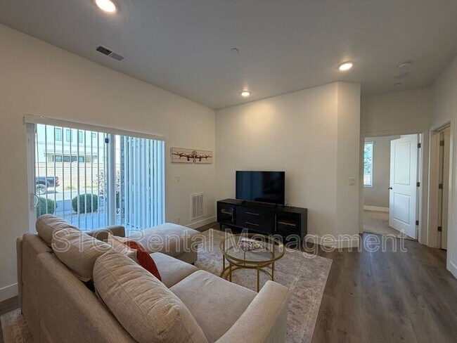 Building Photo - 5801 S Garnet Dr