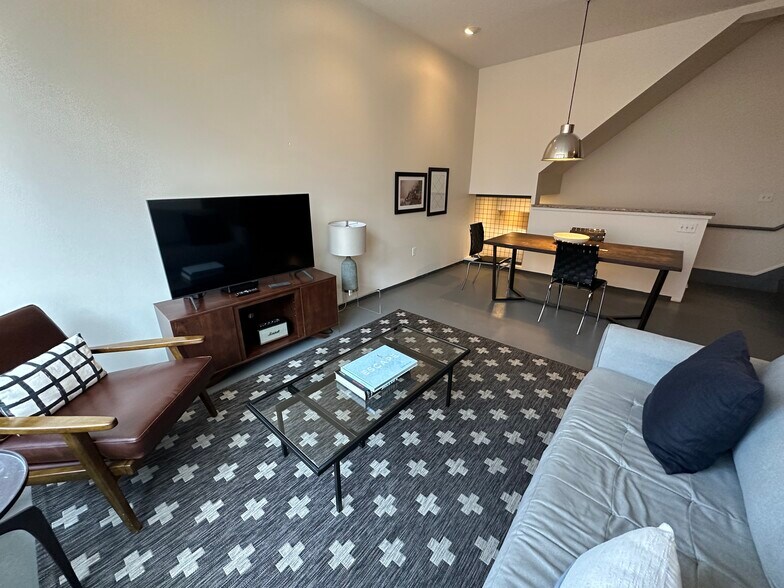 Building Photo - 145 E Berkeley St