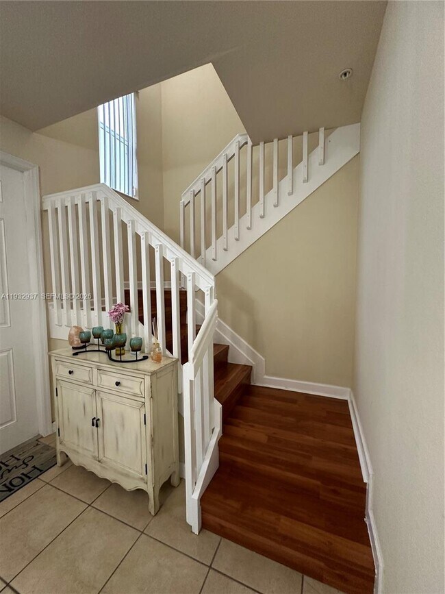 Building Photo - 133 SE 28th Ter